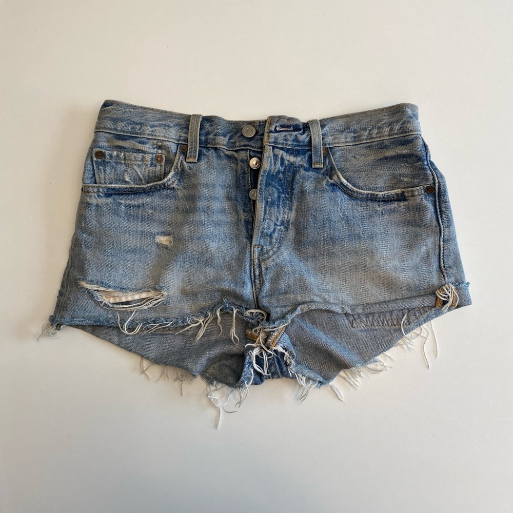 Levis 501 shorts size 26